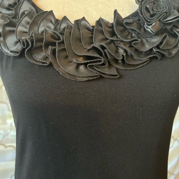 JW Black Tank with ruffle scoop neckline Size Small - Picture 2 of 8